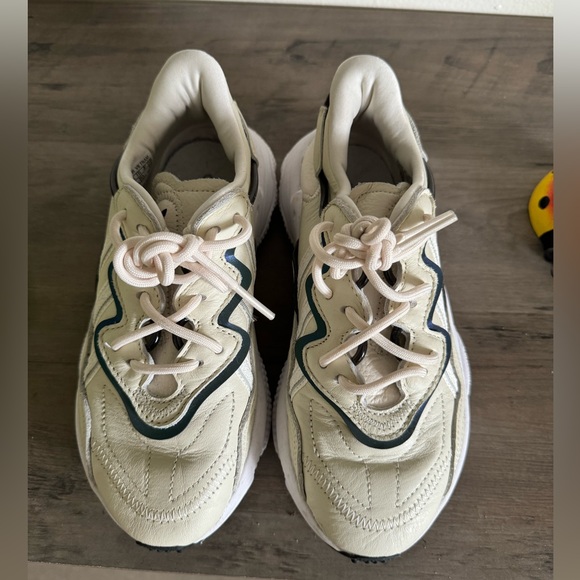 Adidas shoes - Picture 2 of 5